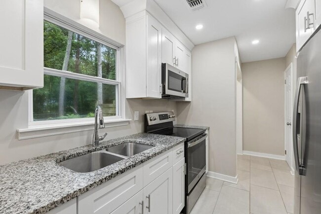 Building Photo - 4930 Farmstead Ct NE