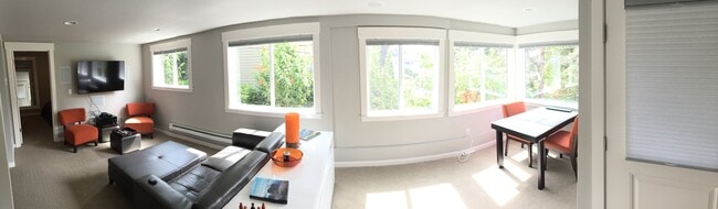 Building Photo - EXQUISITE 4 BED/3 BATH FURNISHED EASTLAKE ...