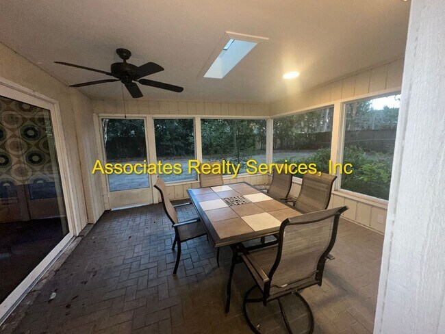 Building Photo - 3 Bed/2 Bath Spacious Home in Mason Manor! Screened Porch and Fenced Backyard!!!