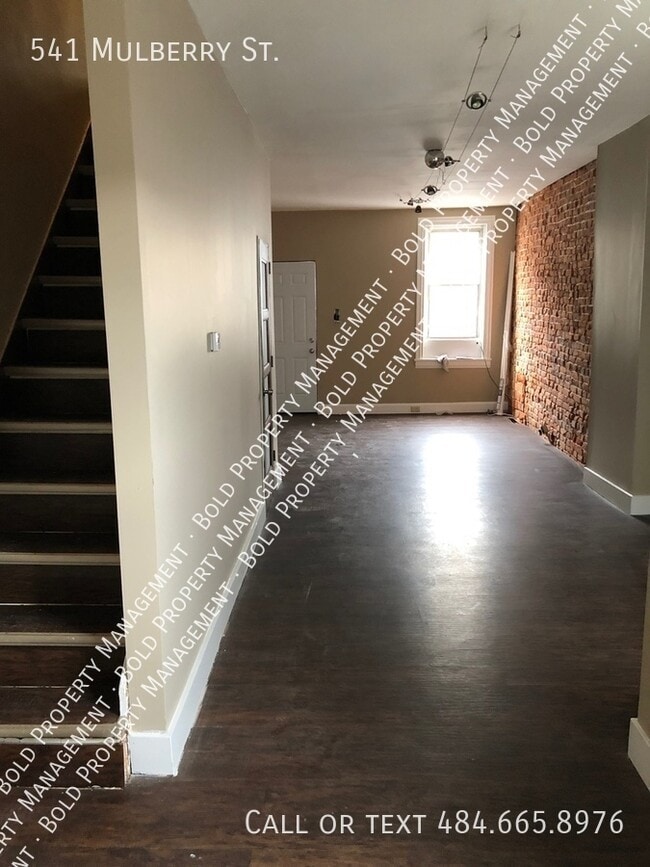 Building Photo - 541 Mulberry St