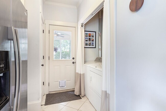 Building Photo - Beautiful 2bd/2ba Bungelow in Kirkwood wit...