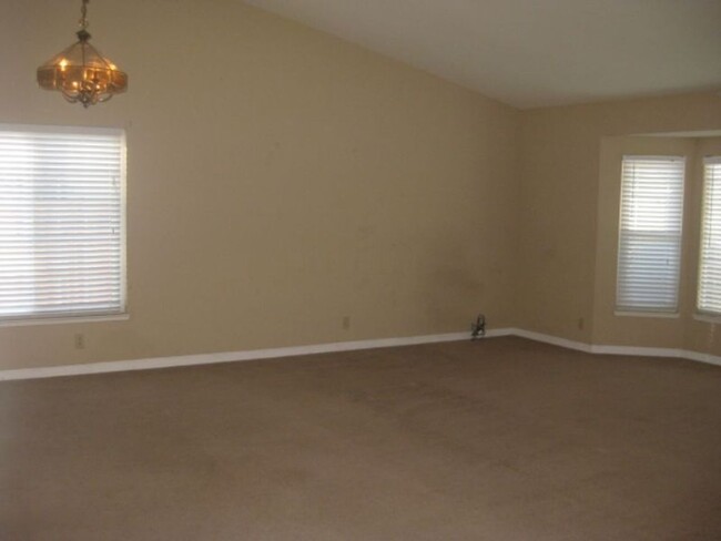 Building Photo - 4 Bedroom Home in Elk Grove!