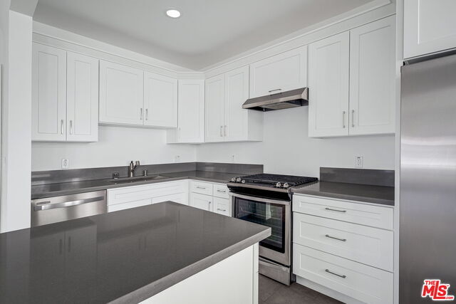 Building Photo - 451 N Orange Grove Ave