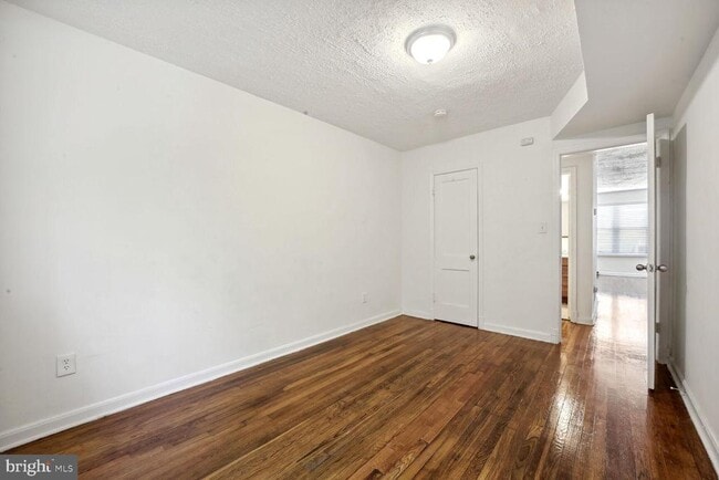 Building Photo - 1471 Bangor St SE