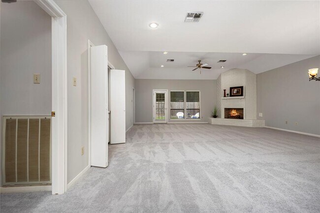 Building Photo - 3323 Village Falls Ct