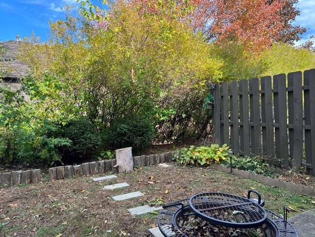 Building Photo - 1174 Hidden Ridge Rd