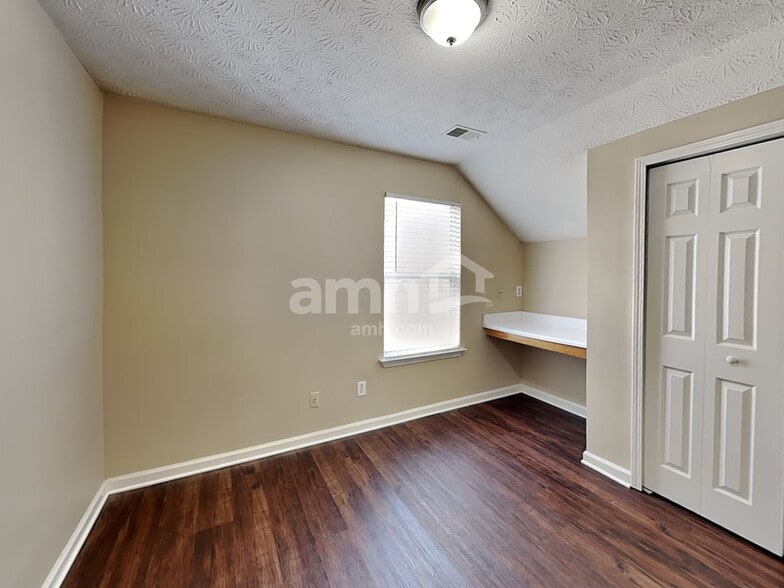 Building Photo - 1633 Sparrow Wood Ln SW