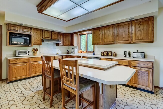 Building Photo - 31 Country Wood Landing