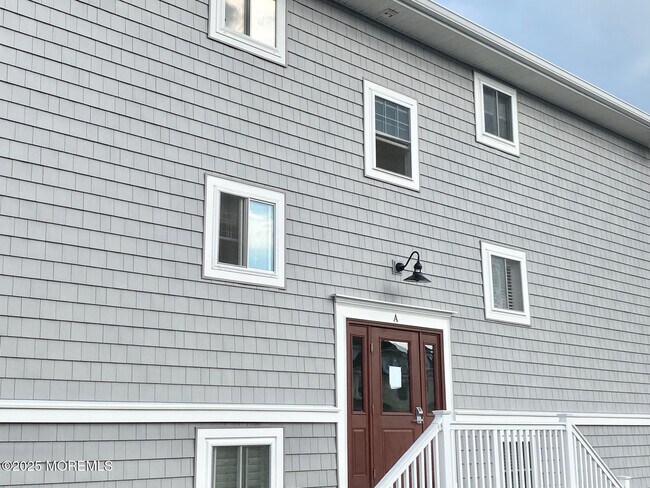 Building Photo - 709 Ocean Ave