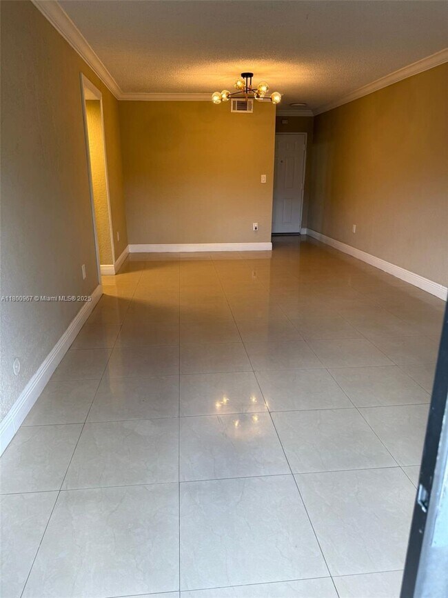 Building Photo - 1300 W 41st St