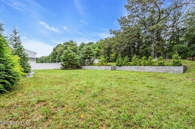 Building Photo - 2300 Oak Knoll Dr
