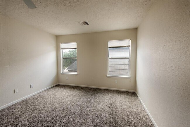 Building Photo - 8139 Sanders Glen Ln