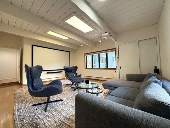 Building Photo - Eichler-Style Gem in Desirable Triple El N...
