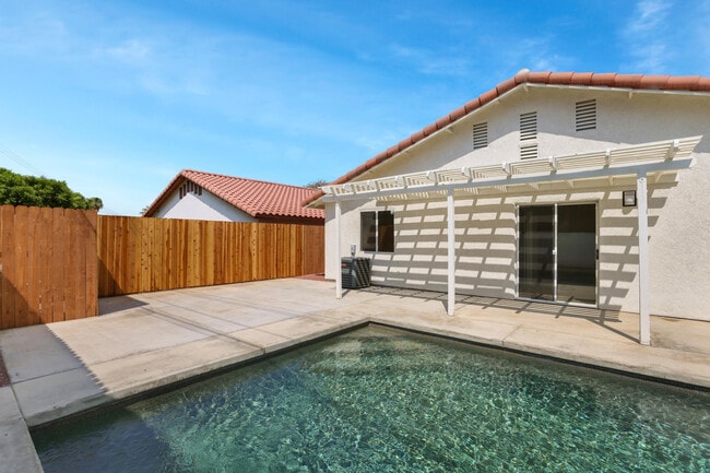 Building Photo - 53405 Avenida Rubio