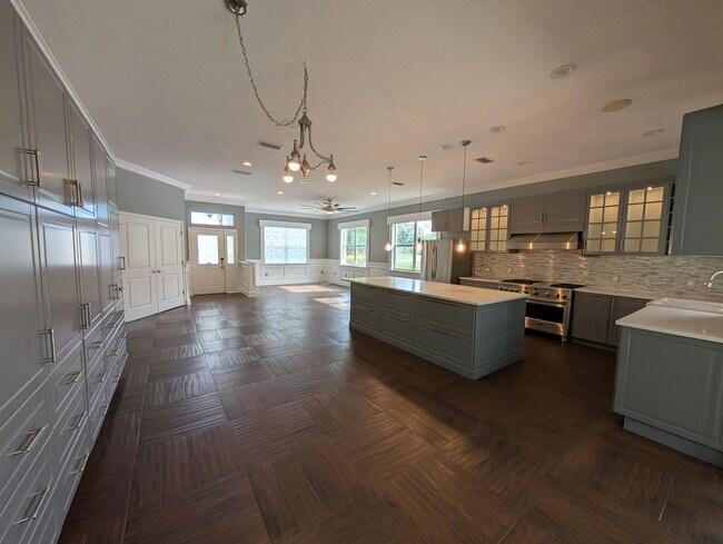 Building Photo - 6535 Meandering Way