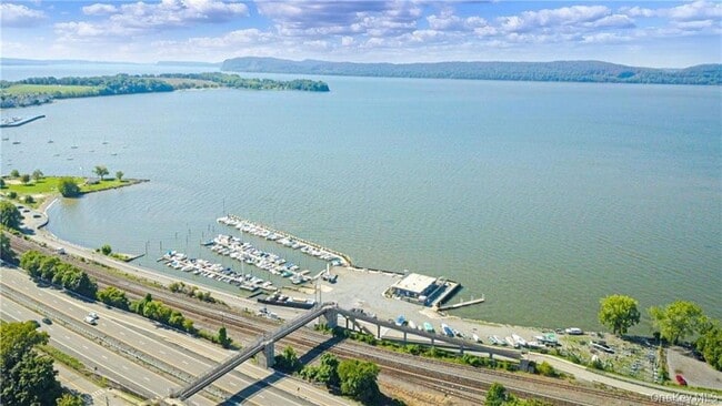 Building Photo - 197 Grand St