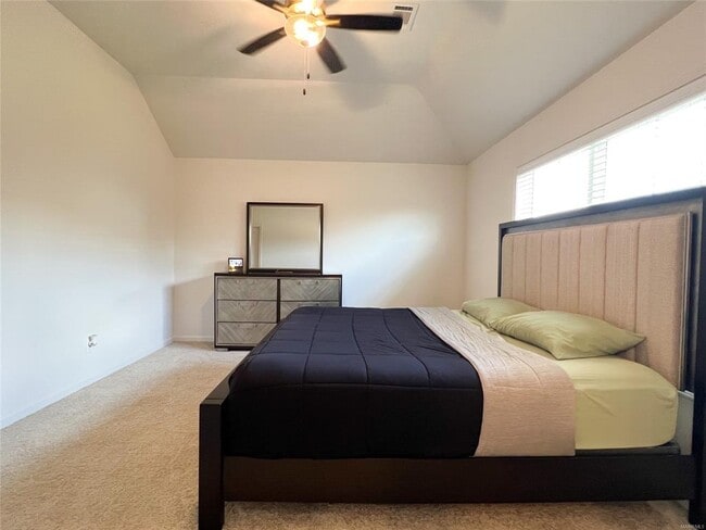 Building Photo - 901 Hedgefield Way