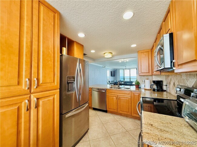 Building Photo - 10680 S Ocean Dr