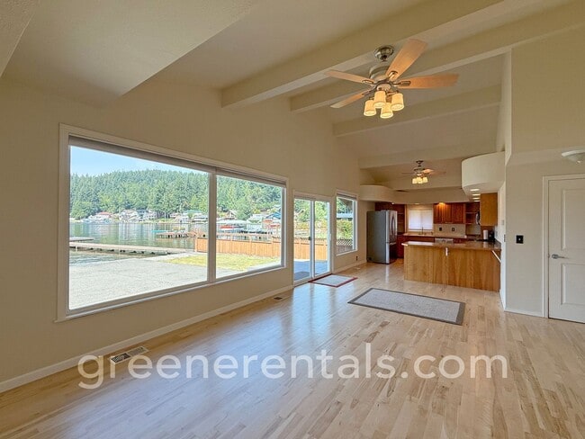 Building Photo - Waterfront Rambler on Summit Lake
