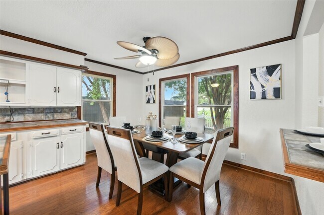 Building Photo - 1323 Dublin St