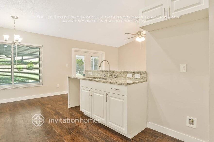 Building Photo - 15528 Hidden Lake Cir