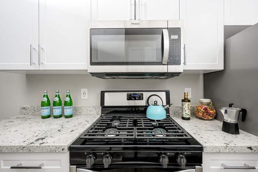 Building Photo - Mountain View Camarillo