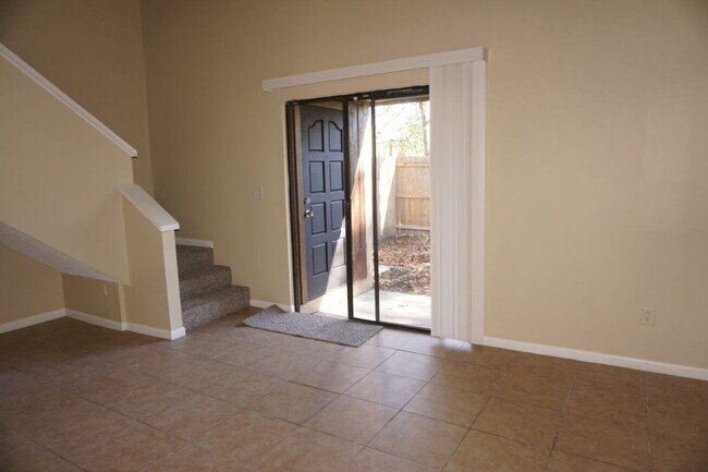 Building Photo - 2 Bedroom 2 Bathroom Townhome near NAS Jax