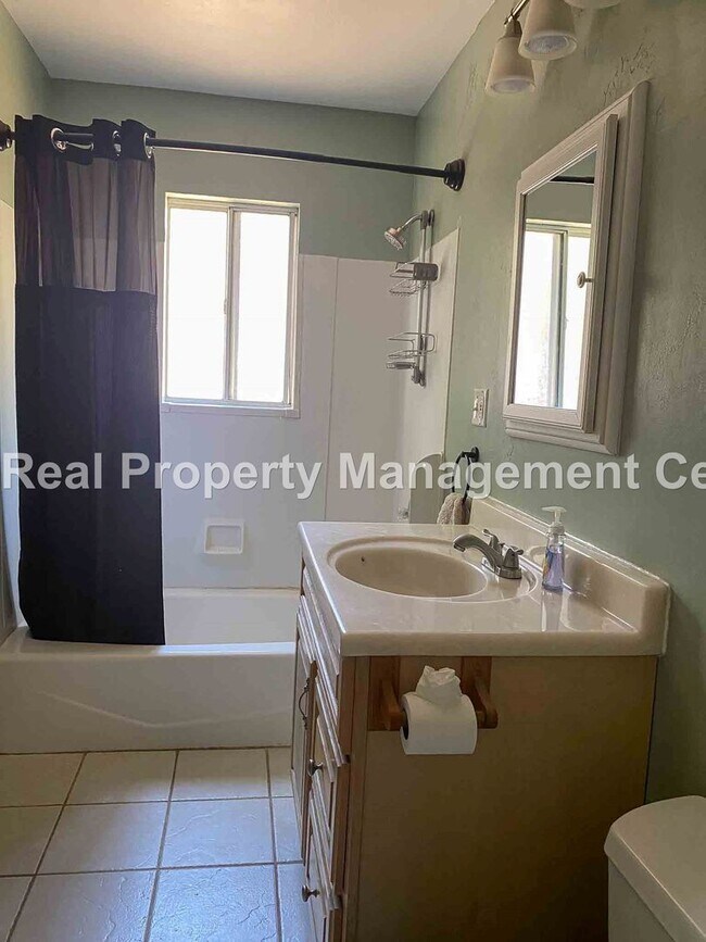 Building Photo - AVAILABLE NOW / SHARED HOME - 1 Bedroom av...