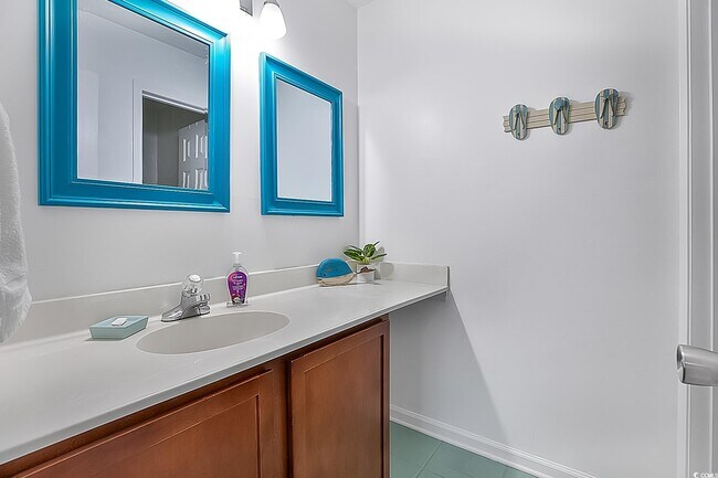 Building Photo - 510 White River Dr