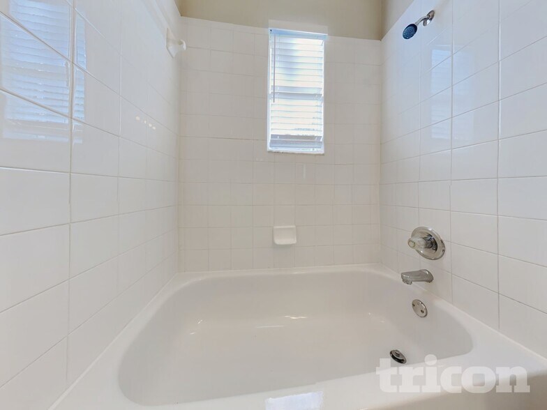 Building Photo - 1227 Gordon Oaks Dr