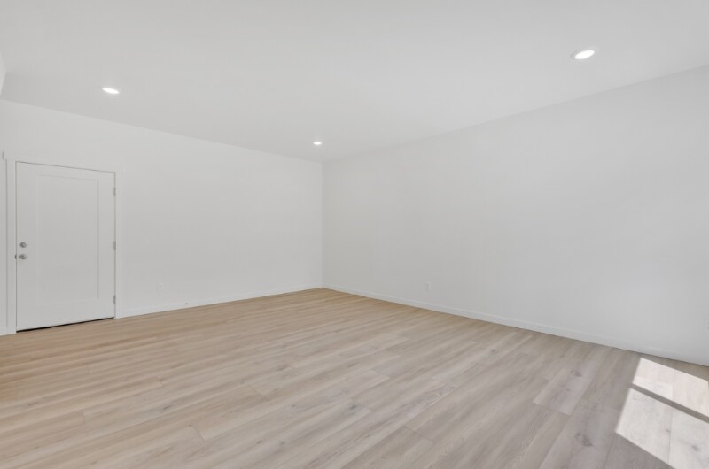 Building Photo - 4944 N Vassault St