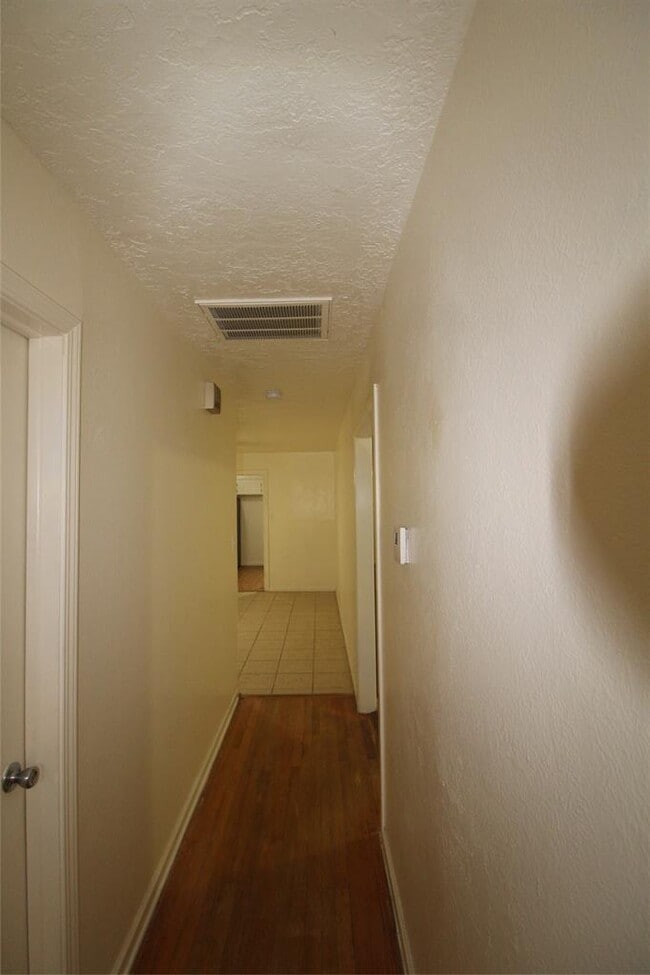 Building Photo - 2000 E Alameda St