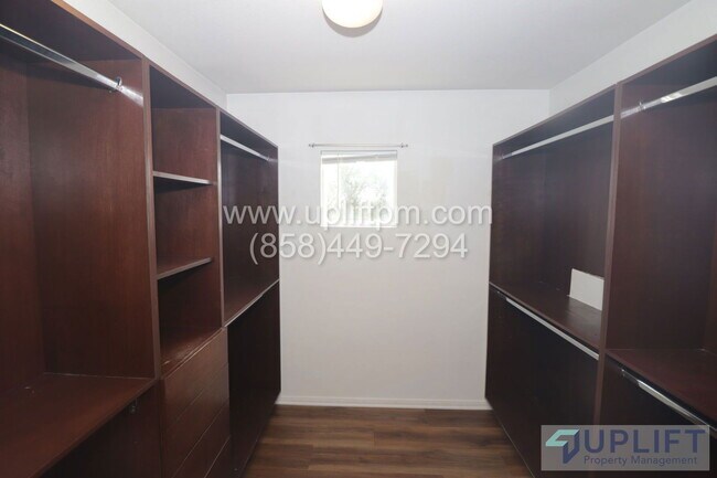 Building Photo - 4300 Newton Ave