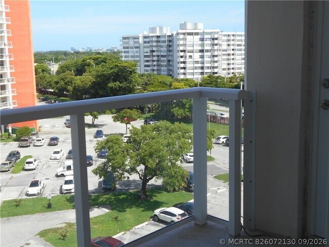 Building Photo - 1301 NE Miami Gardens Dr