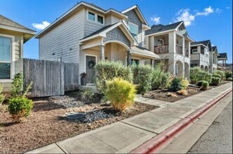 Building Photo - 4611 Graceful Ln