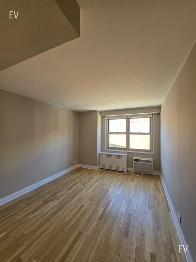 Building Photo - 310 Greenwich St