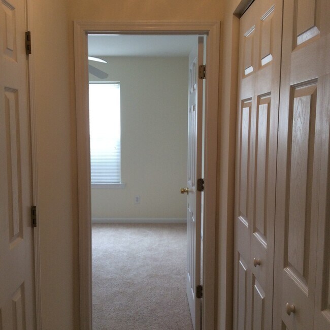 Building Photo - Updated flooring, McClelland Town homes 2BR/2Bath one level patio home, with back court yard! Clo...