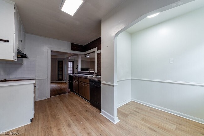 Building Photo - 18405 Newell Rd