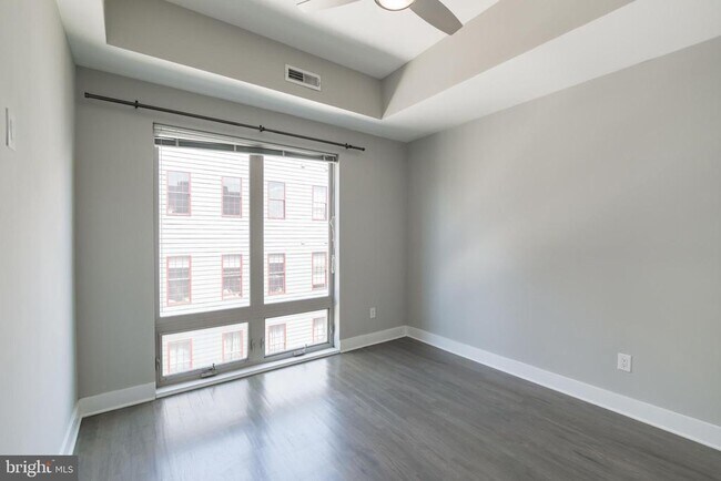 Building Photo - 1607 Catharine St