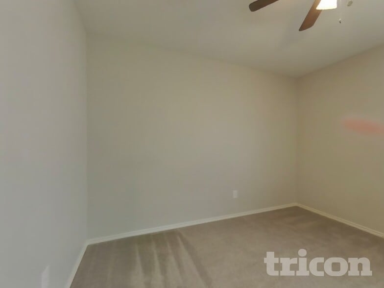 Building Photo - 16661 Woodside Dr