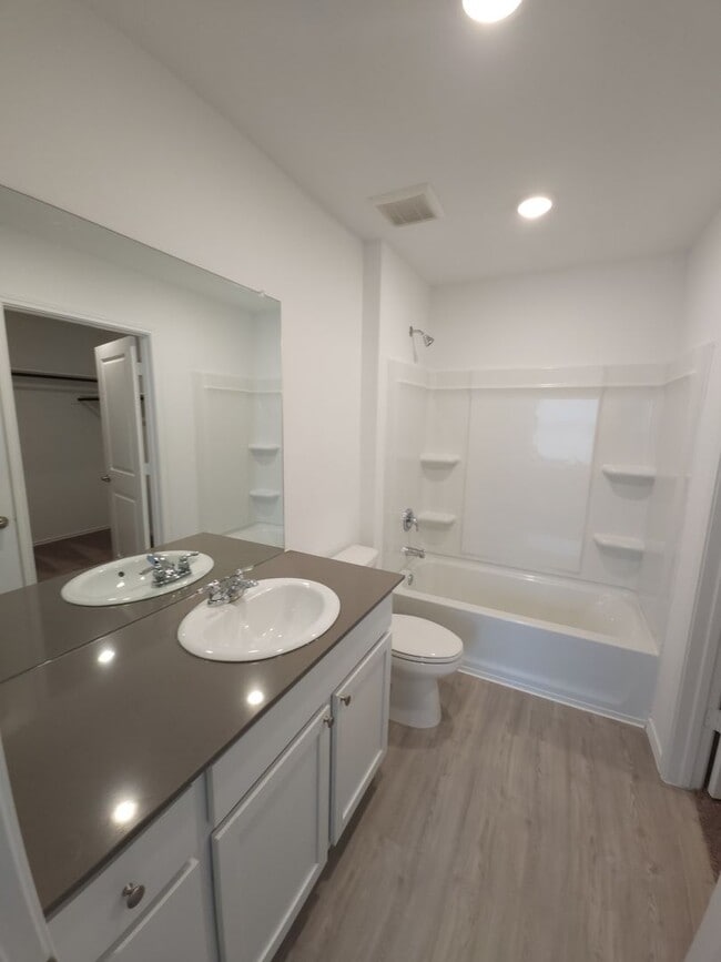 Building Photo - 2 weeks free Rent! Mission Del Lago- South of San Antonio, Tx