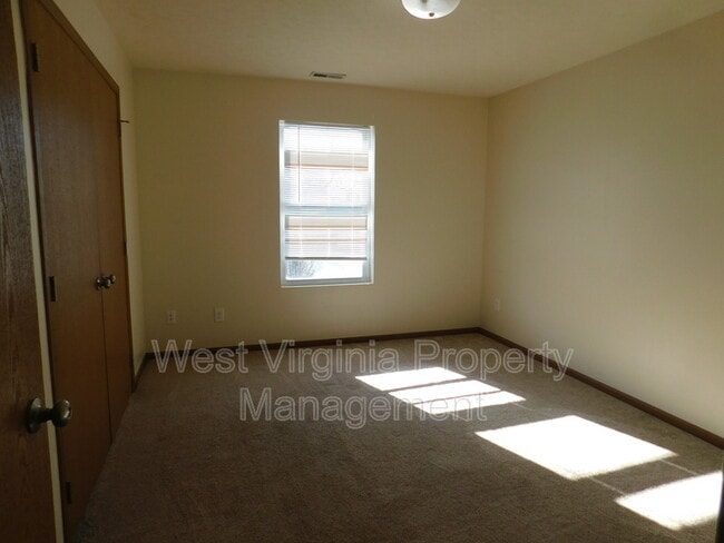 Building Photo - 210 Cardinal Wy