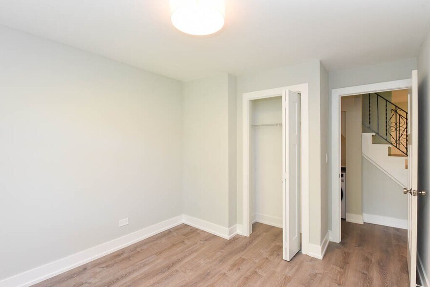 Building Photo - 450 W Barry