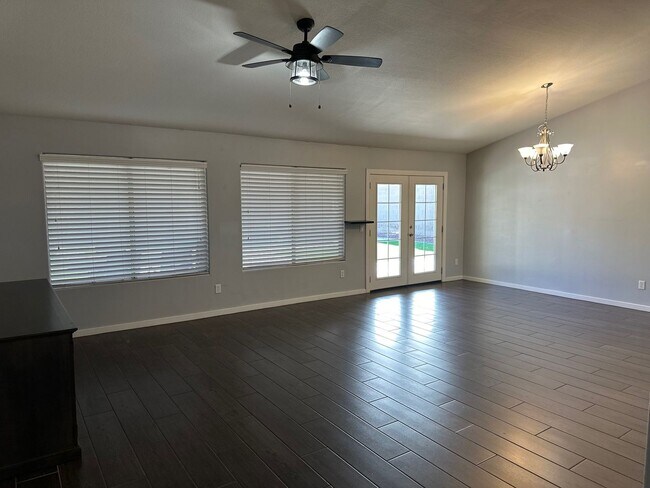 Building Photo - STUNNING 3 bed/2 bath remodel in Chandler ...