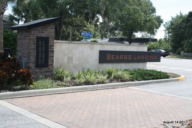 Building Photo - Large 3/3/2 Townhome Carrollwood