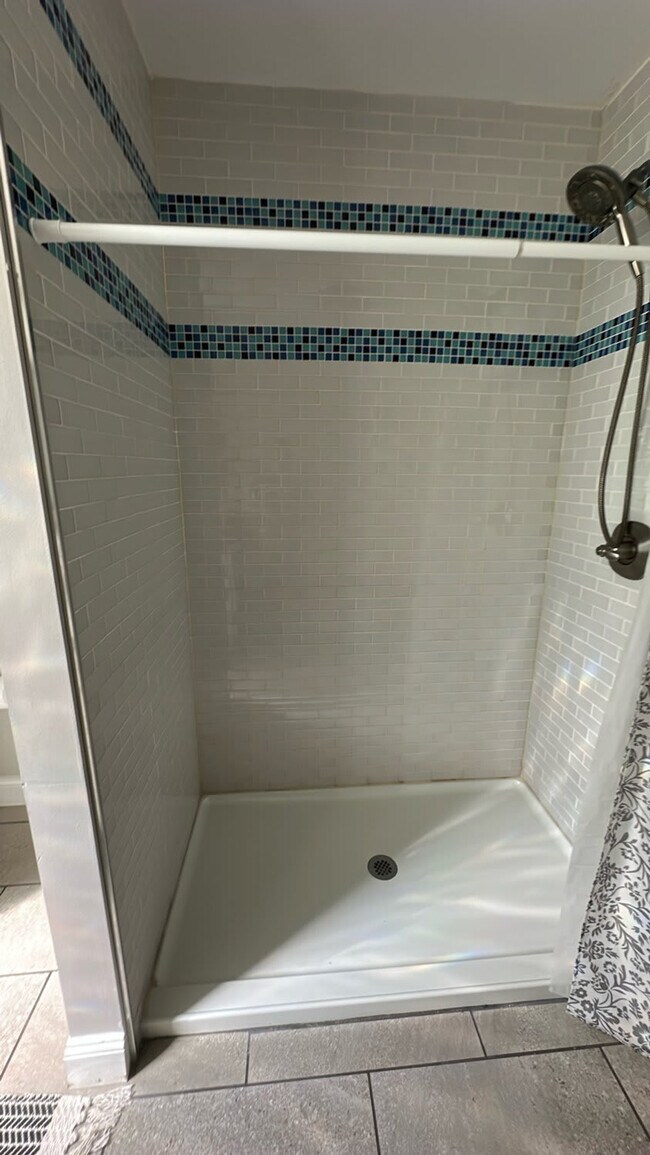 Building Photo - 1235 Highland St