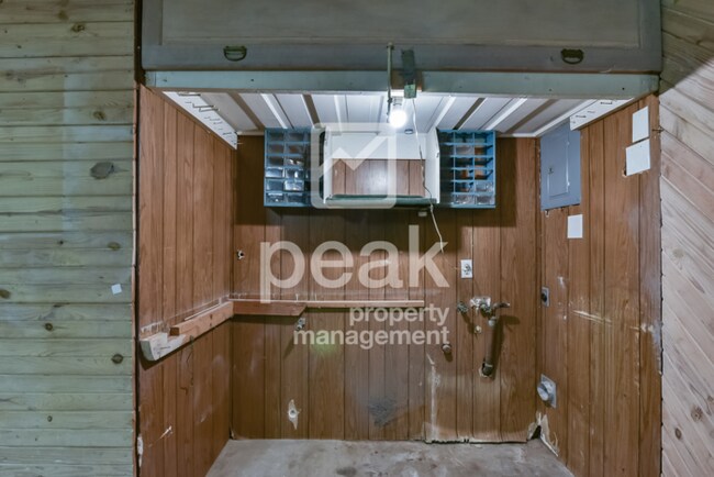 Building Photo - $1799! 3Bed home! 2 YEAR LEASE OPTION! App...