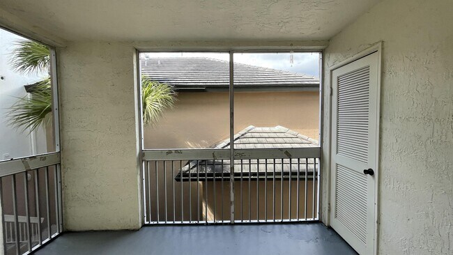 Building Photo - 9833 Westview Dr