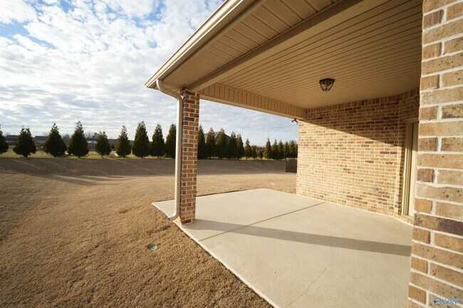 Building Photo - 204 Joan Cir