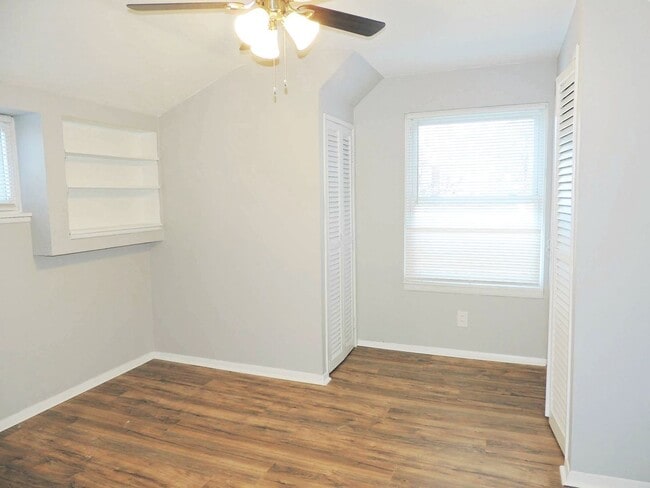 Building Photo - 4 Bed - 2 Full Bath Bungalow for Rent in Willowick!